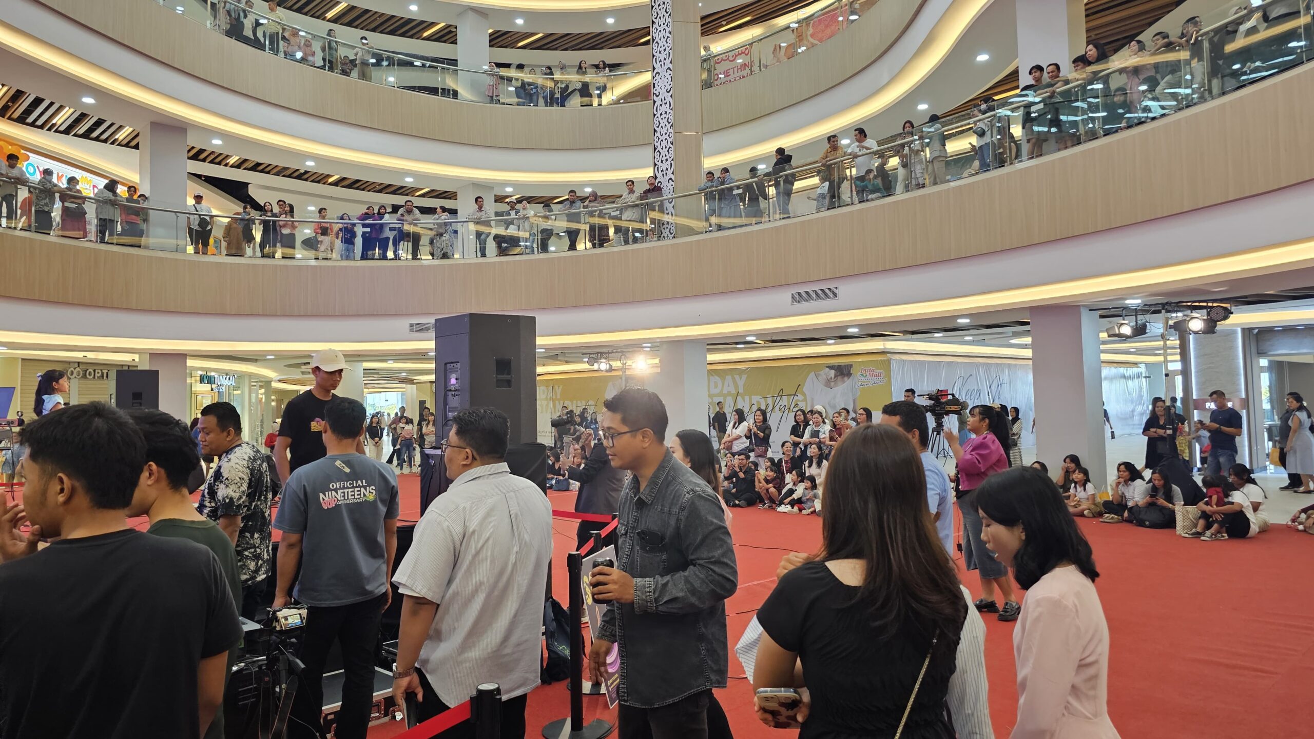 Duta Mall Dipadati Puluhan Ribu Warga