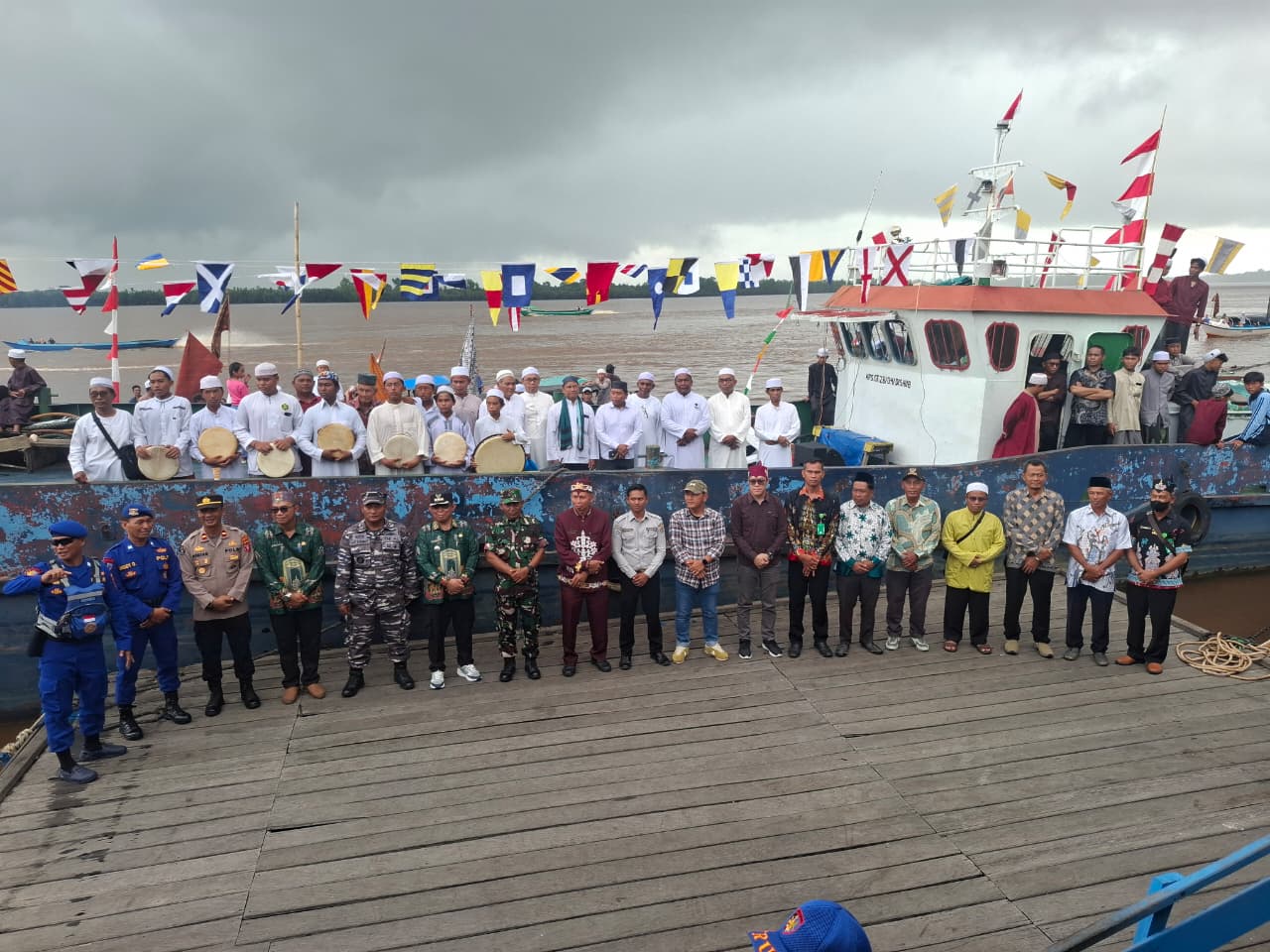 GELARAN PESTA RAKYAT-Selamatan dan Sedekah Sebagai Ungkapan Syukur Masyarakat Pegatan atas Limpahan Rezeki Laut GELARAN PESTA RAKYAT-Selamatan dan Sedekah Sebagai Ungkapan Syukur Masyarakat Pegatan atas Limpahan Rezeki Laut