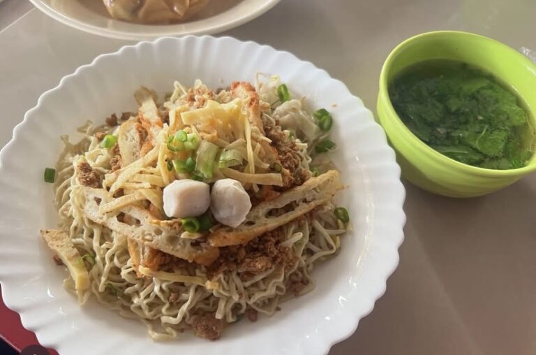 BAKMI KOH APIN-Gurihnya Bikin Nagih! Porsi Melimpah, Rasa Juara
