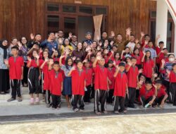 Andina Narang Kunjungi Sekolah Rakyat di Gunung Mas