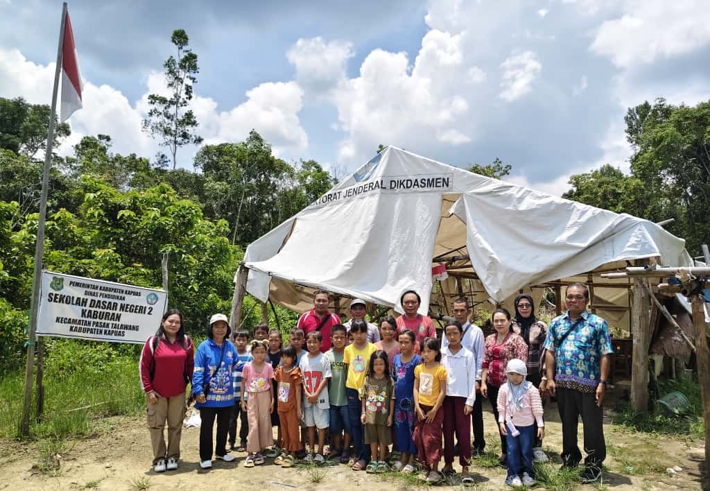 SDN 2 Kaburan Tetap Semangat Belajar di Tenda Darurat