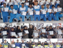 Andina Narang Serahkan Bantuan PIP kepada Ratusan Siswa di Palangka Raya