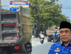 MARAK TANPA TUTUP BAK-Sopir Truk Pengangkut Pasir Tidak Patuhi Aturan