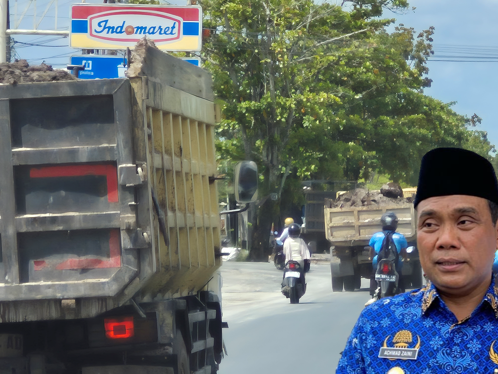 MARAK TANPA TUTUP BAK-Sopir Truk Pengangkut Pasir Tidak Patuhi Aturan