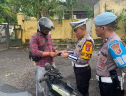 TINGKATKAN DISIPLIN INTERNAL-Satlantas Polres Kobar Periksa Kelengkapan Kendaraan 