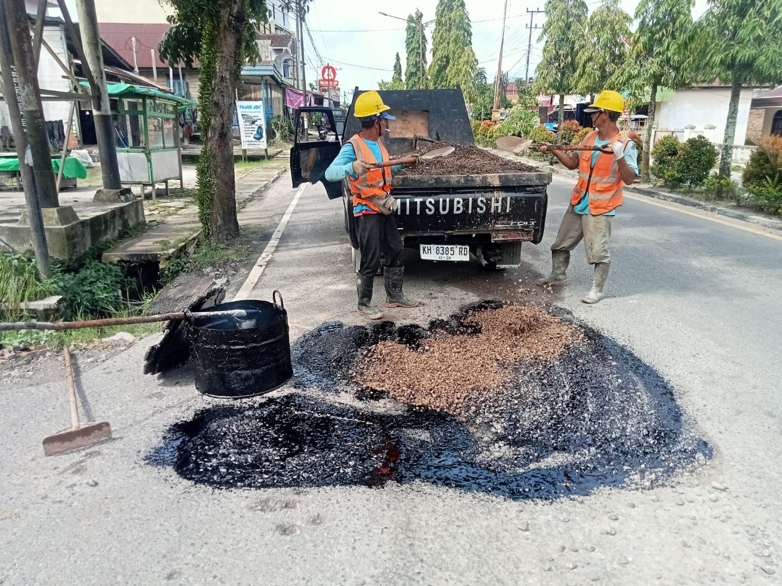RESPON CEPAT LAPORAN MASYARAKAT-Tahun 2025, Dinas PUPR Kerjakan 1000 Titik Jalan Berlubang 