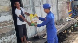 Satpolairud Seruyan Bantu Warga Pesisir Terdampak Cuaca Ekstrem Satpolairud Seruyan Bantu Warga Pesisir Terdampak Cuaca Ekstrem