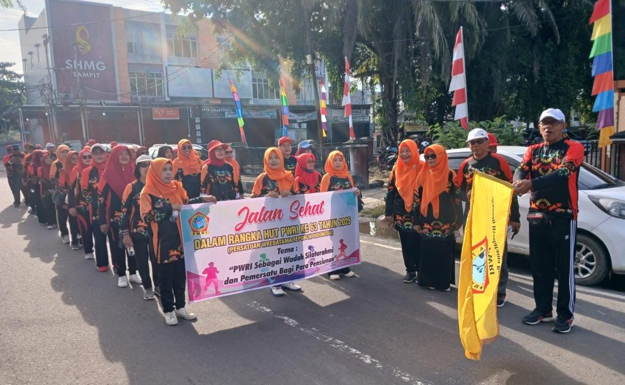 Sambut HUT ke 63, PWRI Kotim Gelar Jalan Sehat