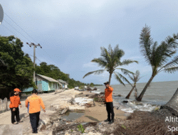 DAMPAK PERUBAHAN CUACA EKSTREM-Sejak Februari Hingga September, Kobar Diterjang Bencana Banjir, Longsor dan Abrasi Pantai