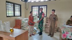 Babinsa Kodim 1016/Plk Pastikan Penyaluran Bantuan Pangan Aman