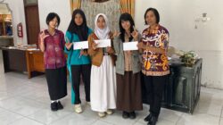 SEMARAK LITERASI BUDAYA-Dispursip Kalteng Serahkan Hadiah Lomba Cerita Daerah 2025