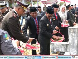 Bupati Heriyus Pimpin Upacara Ziarah di Taman Makam Pahlawan