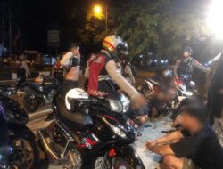 Petugas Gabungan Bubarkan Balap Liar dan Kerumunan di Jalan Murjani