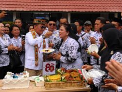 HARI GURU NASIONAL-Gubernur Agustiar Pimpin Upacara HGN
