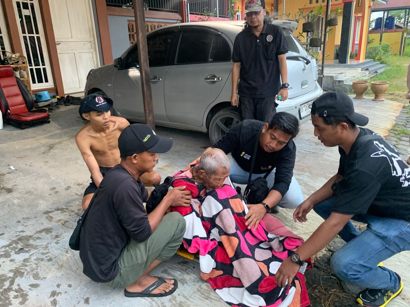 Kakek 91 Tahun Selamat Usai 15 Jam Terjebak di Rawa Gambut