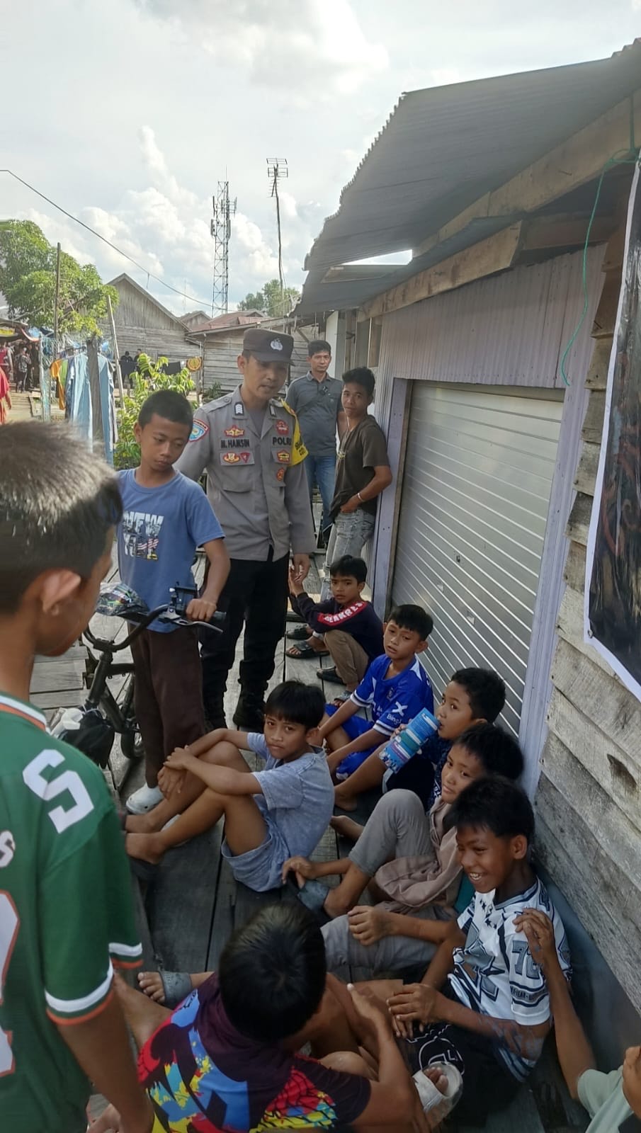 Edukasi Anak di Ponton Tentang Bahaya Kenakalan Remaja