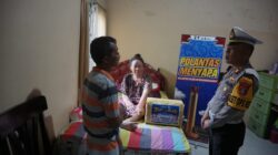 Satlantas Kobar Berikan Tali Asih ke Korban Laka Lantas