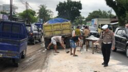 Polantas Gerak Cepat Tangani Tumpahan Solar di Jalan Tjilik Riwut Km 11 Polantas Gerak Cepat Tangani Tumpahan Solar di Jalan Tjilik Riwut Km 11