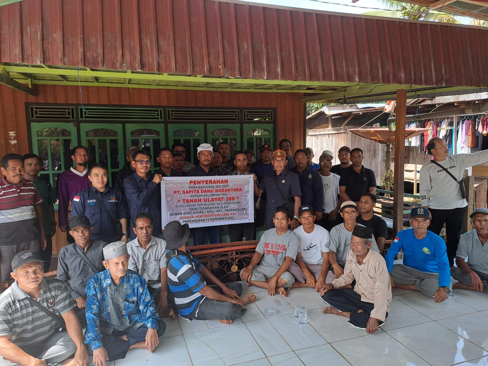 HARI PAHLAWAN-PT Sapita Danu Nusantara (KSO PT APN) Serahkan CSR Bagi Hasil 20% ke Anggota Tanah Ulayat 388 Parenggean