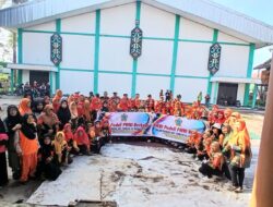 PWRI Kotim Bagikan 805 Bungkus Nasi Jumat Berkah
