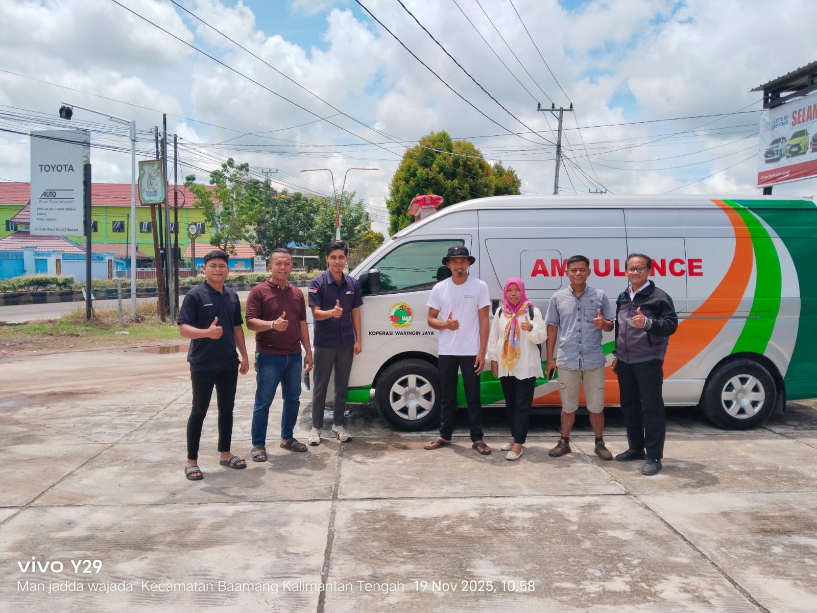 Koperasi Waringin Jaya Sumbang Satu Unit Ambulans untuk Desa Waringin Agung