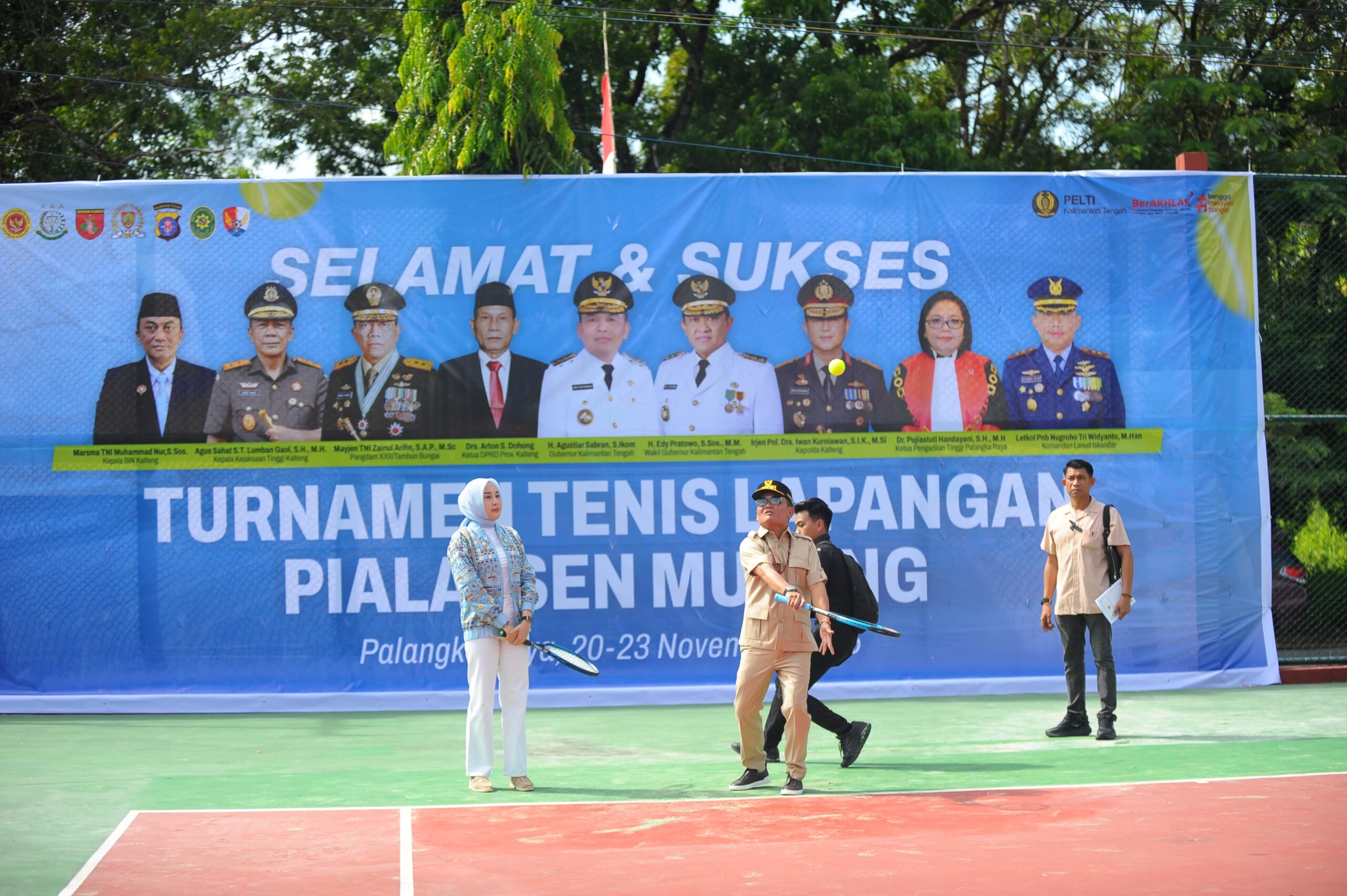 Gubernur Buka Turnamen Tenis Piala Isen Mulang 2025
