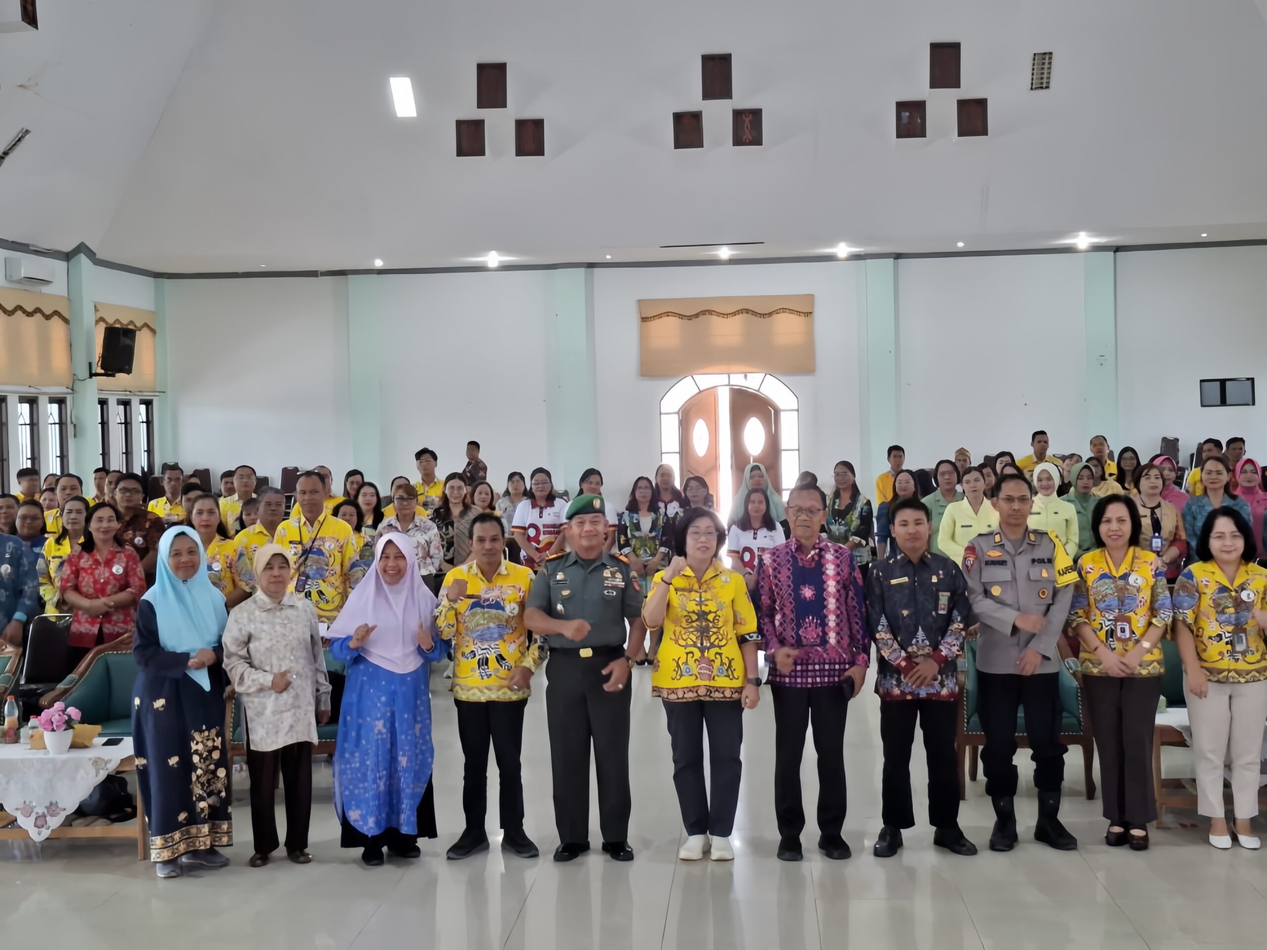 Wabup Efrensia Buka Sosialisasi Pengelolaan Sampah