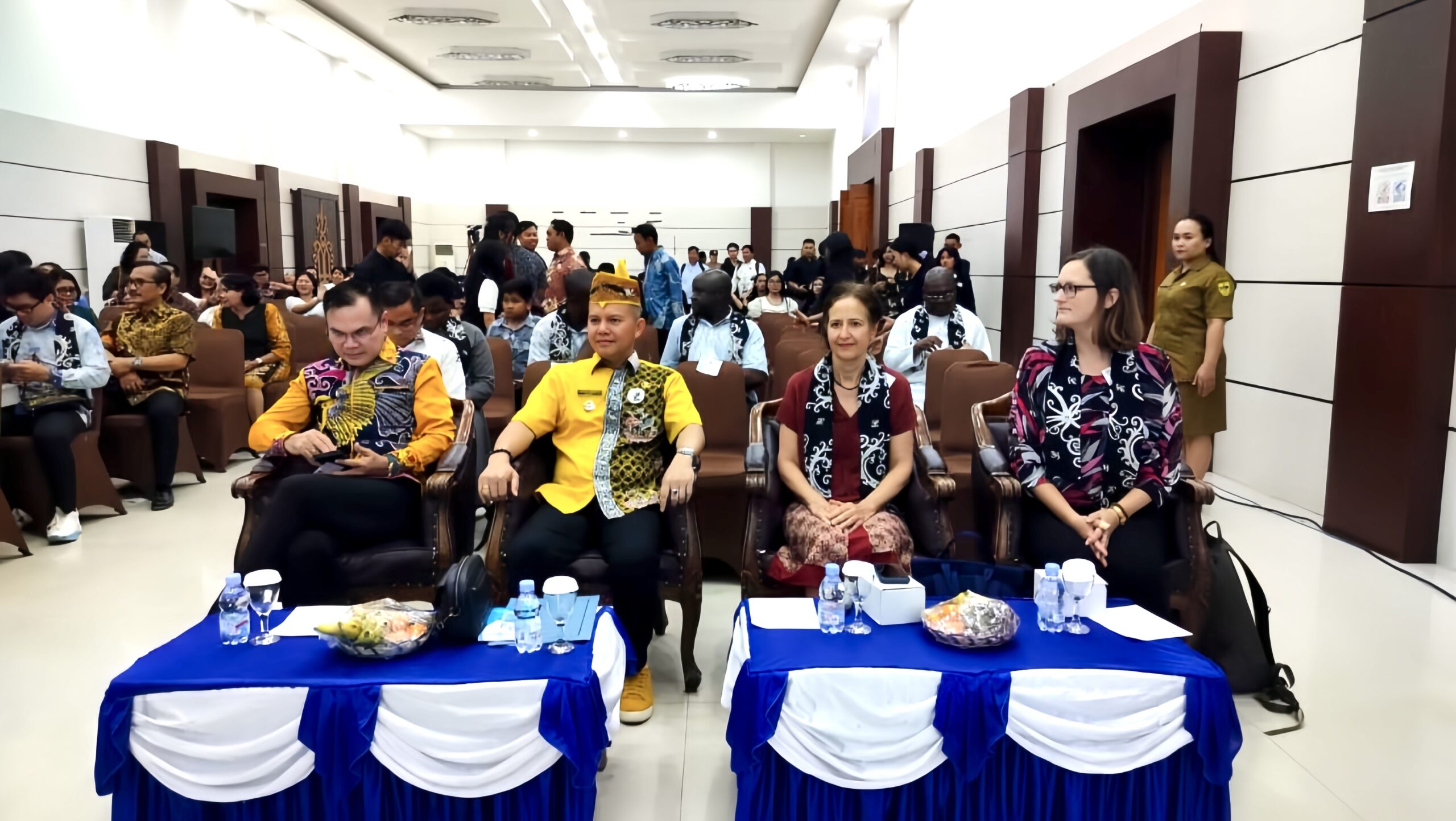 Bupati Jaya Monong Sambut Peserta Workshop Internasional Gereja Ramah Anak