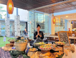 SWISS-BELHOTEL DANUM HADIRKAN “PASAR TUMPAH”-Sensasi Kuliner Nusantara dan Asia di Tepi Kolam Renang
