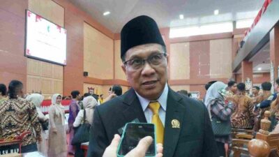 MOMEN HARI GURU-Tantangan Pendidikan Kompleks, Kolaborasi Harus Diperkuat