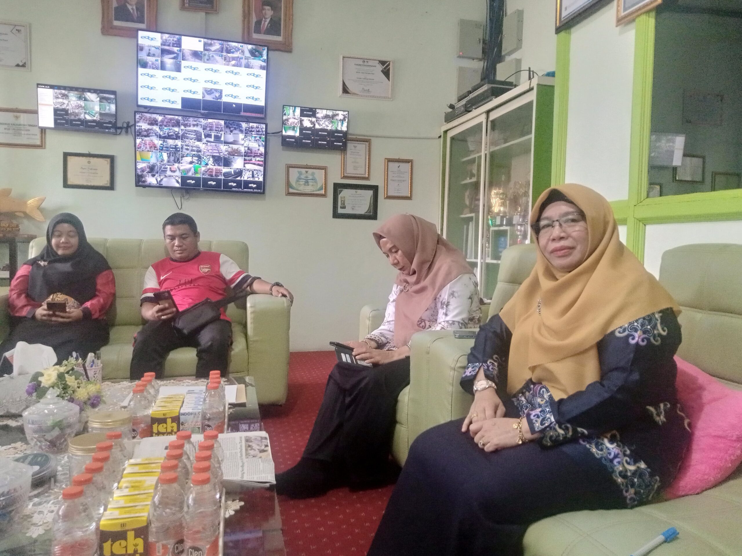 Ngeri! Ada Ulat di Menu MBG MTsN 1 Ngeri! Ada Ulat di Menu MBG MTsN 1