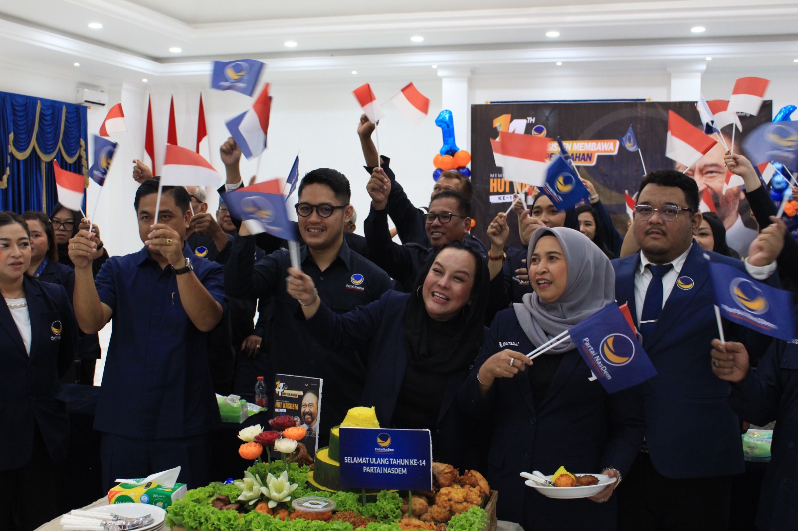 HUT KE-14 PARTAI NASDEM-NasDem Kalteng Gelar Syukuran dan Bagikan Sembako