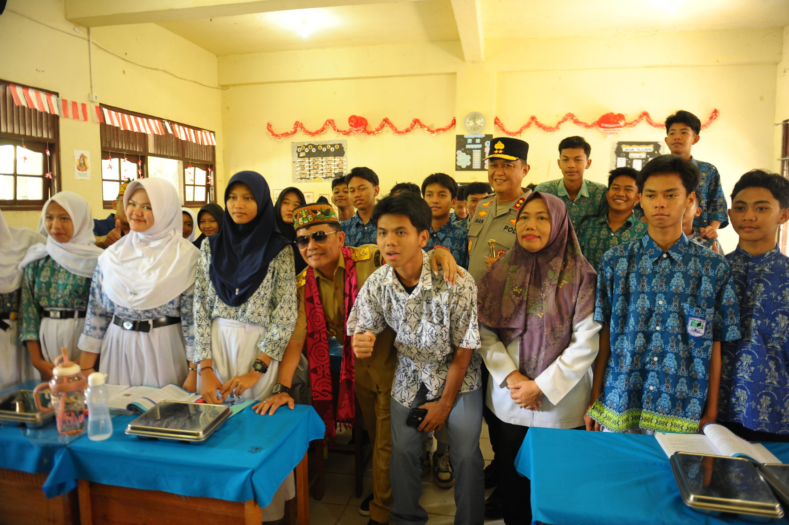 Gubernur Santap MBG Bersama Siswa SMKN 2