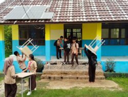 Gubernur Bantu 70 Pasang Kursi-Meja untuk SMKN 2 Pulang Pisau