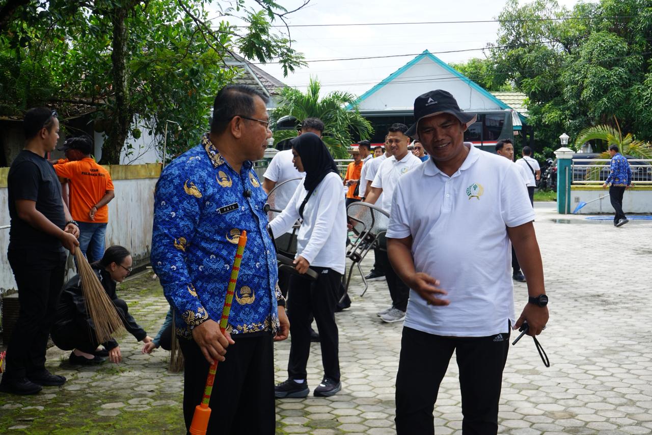 Turun ke Masyarakat, Rutan Palangka Raya Bersihkan Masjid Al-Musafirin
