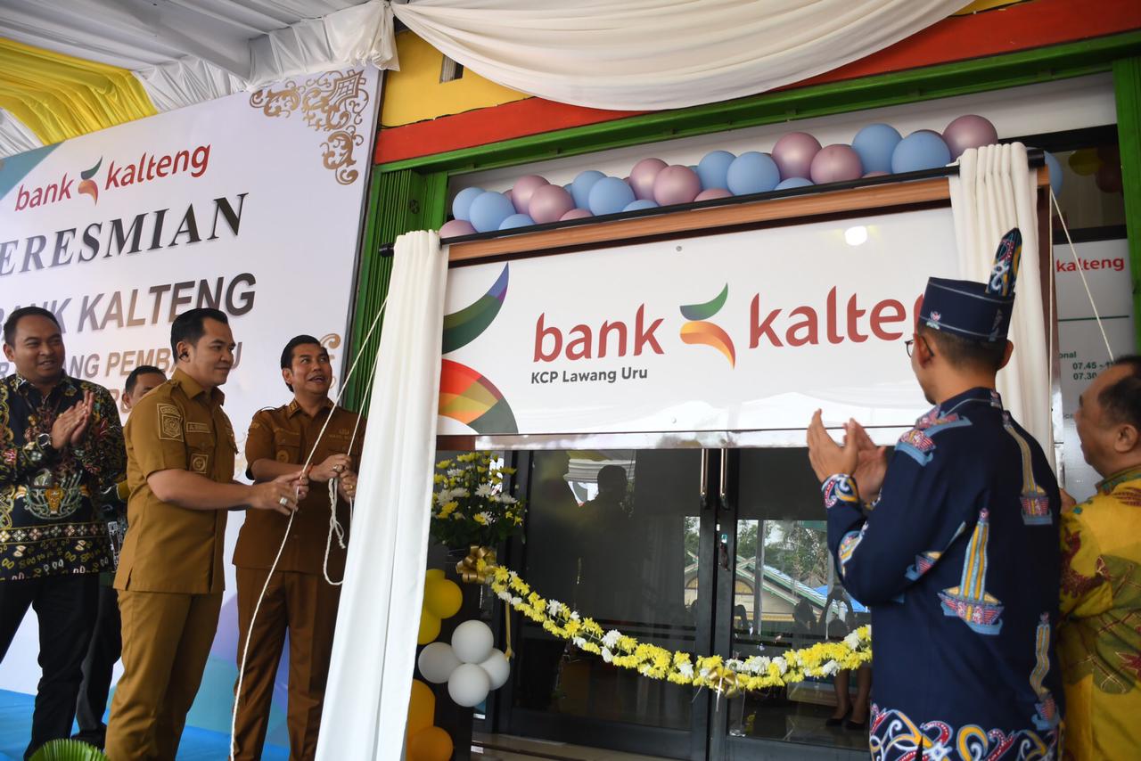Bupati Rifa’i Resmikan KCP Bank Kalteng di Lawang Uru Bupati Rifa’i Resmikan KCP Bank Kalteng di Lawang Uru