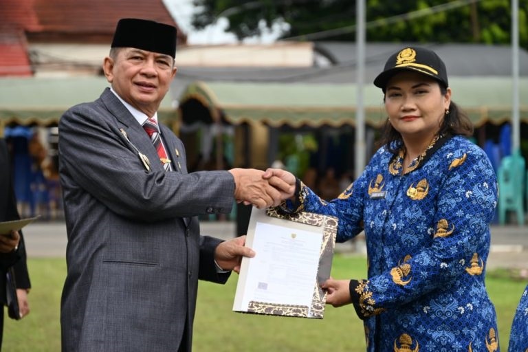 Bupati M Yamin Serahkan 580 SK PPPK Paruh Waktu