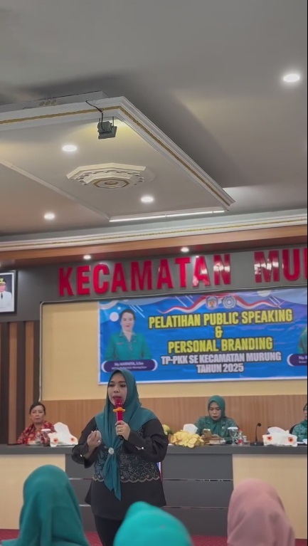 Dina Maulidah Ajak Masyarakat Suport Perempuan Dina Maulidah Ajak Masyarakat Suport Perempuan