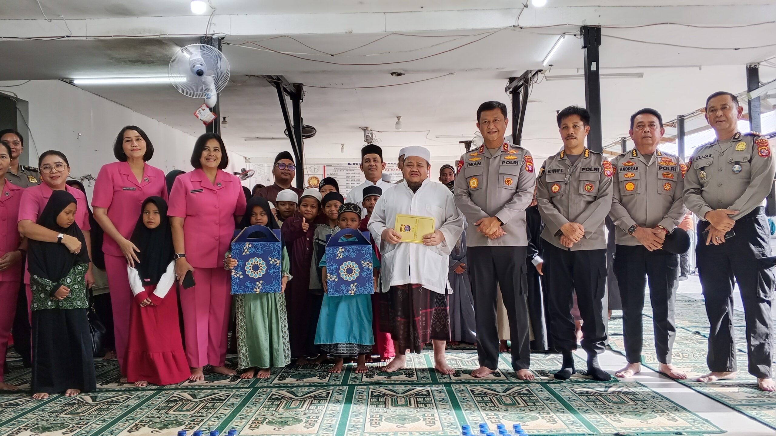 Polda Kalteng dan Bhayangkari Salurkan Bantuan Natal ke 5 Panti Asuhan