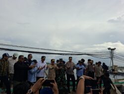 Gubernur Panen Udang dan Bagi Sembako di Sukamara