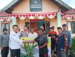 Bupati Ahmad Selanorwanda Serahkan 1.750 Bibit Sawit Unggul
