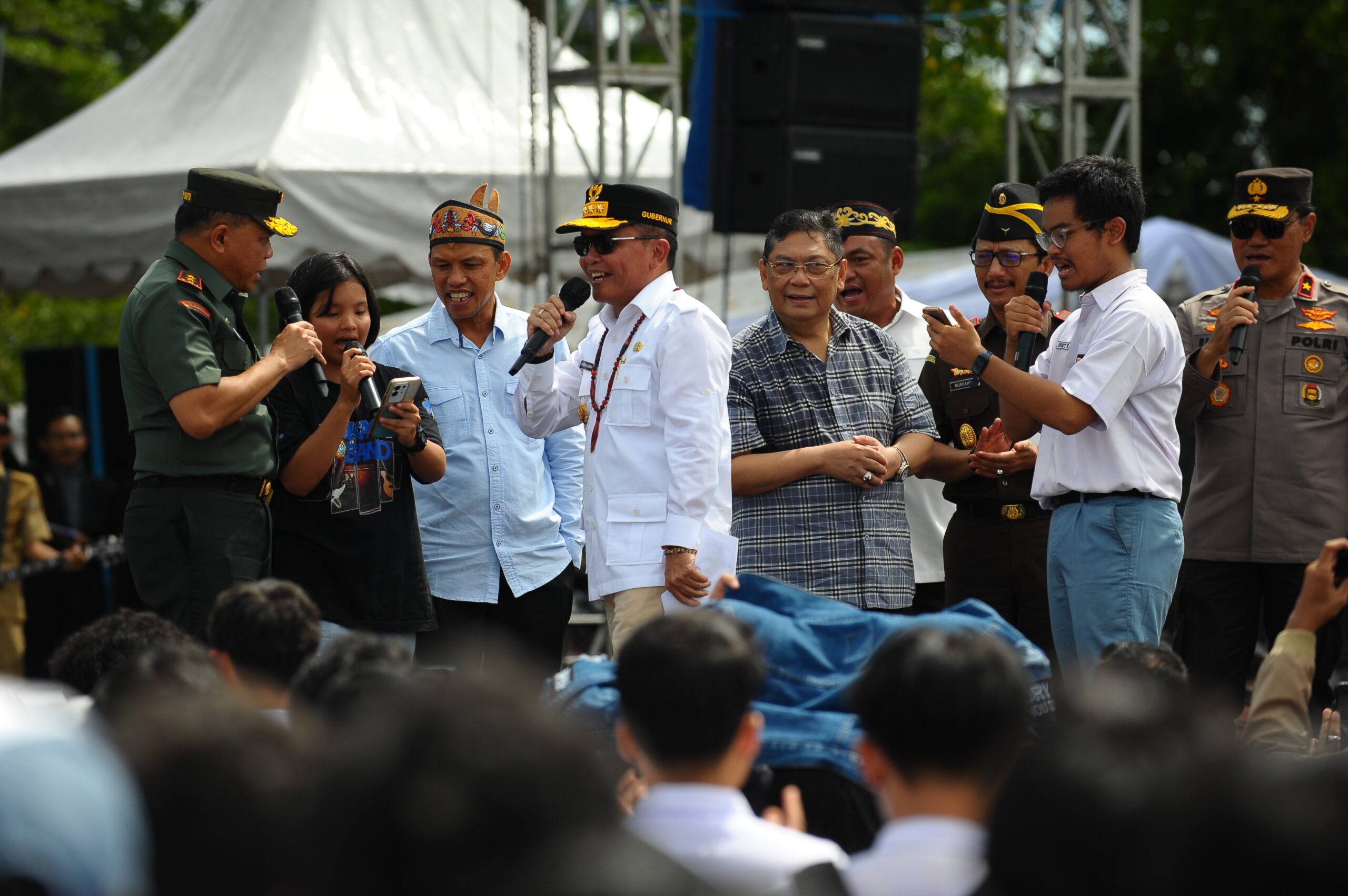 FESTIVAL OLAHRAGA DAN SENI SMA/SMK SE-KALTENG-Gubernur Semangati Ajak Pelajar dengan Kisah Perjuangan Hidupnya Dulu