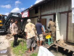 Tim Gabungan Tertibkan Drainase Jalan Christopel Mihing