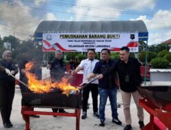 Kejari Lamandau Musnahkan Barang Bukti Inkrah dari 22 Perkara