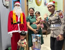 Sambut Natal, Satlantas Hadirkan Santa Claus