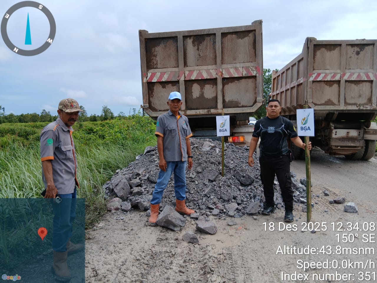 Jelang Nataru dan Haul Kyai Gede-PT. BGA Berkontribusi Dalam Perbaikan Jalan Penghubung Pangkalan Bun-Kotawaringin Lama.