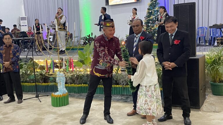 Bupati Gumas Hadiri Perayaan Natal Gabungan PGI-S, PGPI dan PGLII