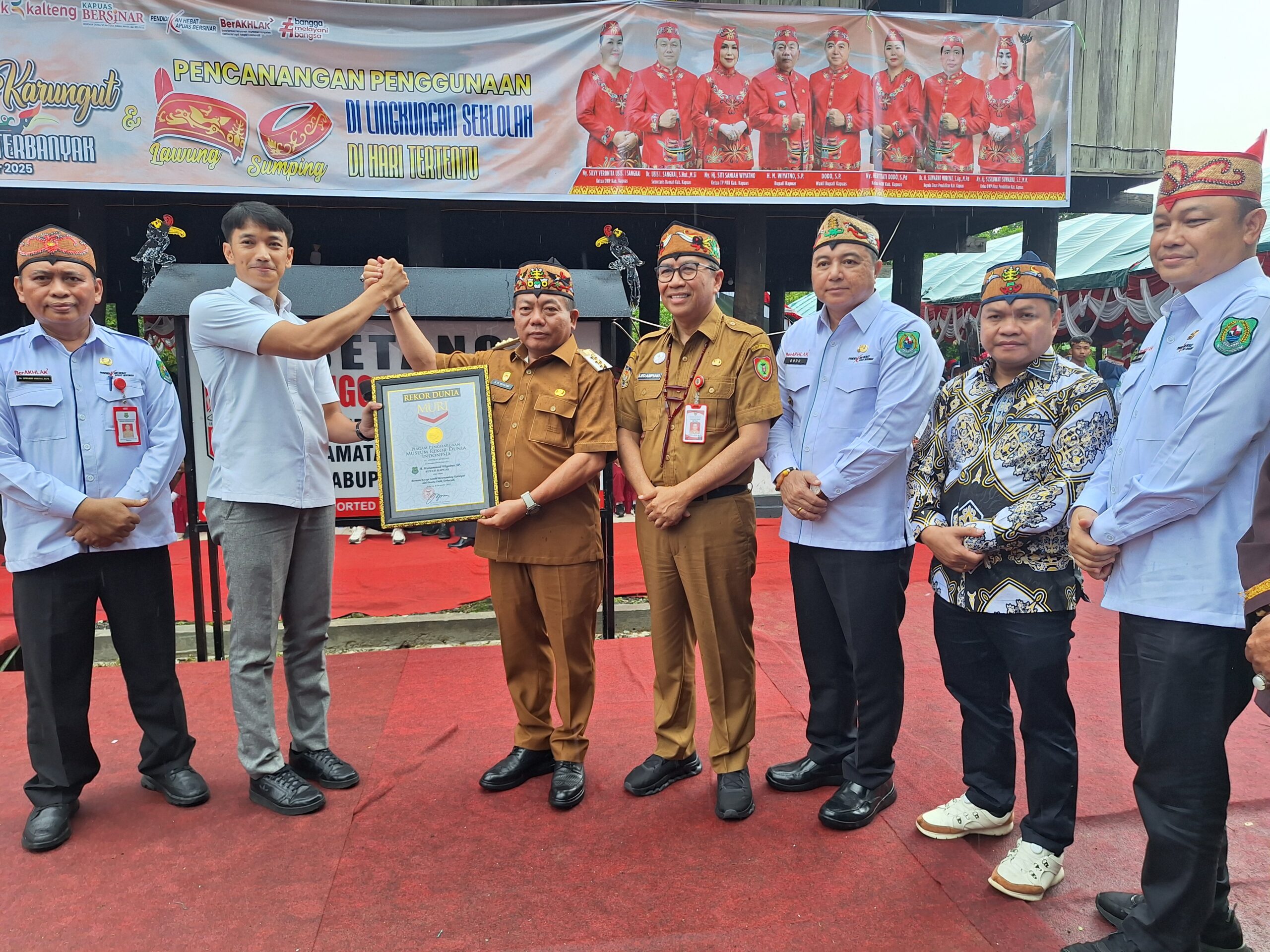 Kapuas Cetak Rekor MURI 1.000 Peserta Bermain Kecapi 