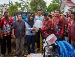 Bupati Serahkan Mesin Pakan dan Bibit Ikan kepada 3 Pokdatan