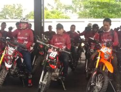 Gunakan Trail, Wiyatno Sambangi Desa di Kecamatan Dadahup